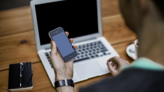 Läs mera om 'Ladda ner vår app "Lärarrummet"'
