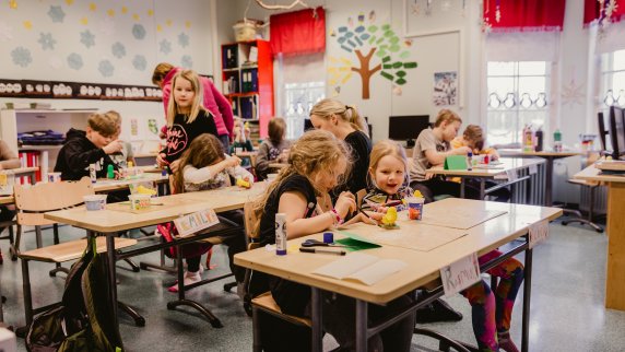 Läs mera om 'Jämförelsevis lugnt på permitteringsfronten för lärarna i Svenskfinland – FSL hoppas på modiga beslutsfattare framöver '