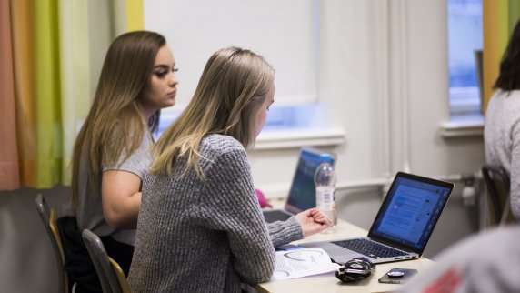 Läs mera om 'Skynda långsamt med den förlängda läroplikten - behovet av stöd och studiehandledare är fortfarande stort  '