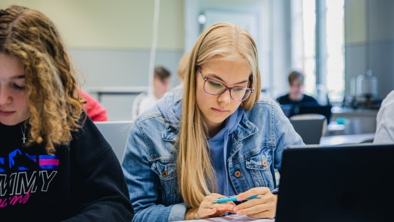 Läs mera om 'Från läromedel till lärresurs – på svenska i Finland '