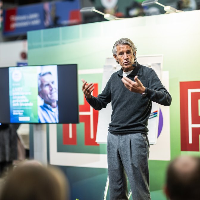 "Du lever så länge du lär" - Christer Olsson ägde scenen i Hörnan på Educa