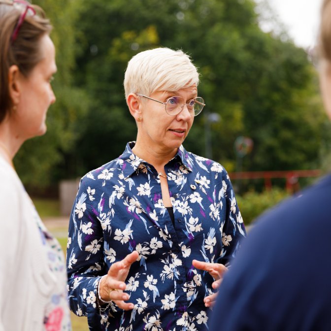 Utbildningsstyrelsen håller sig gärna på armlängds avstånd från politikerna