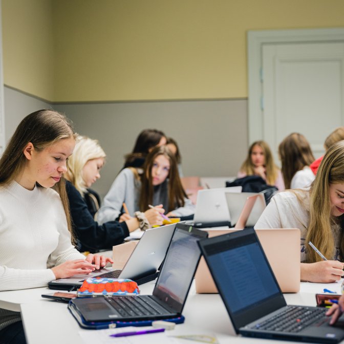 FSL ställer sig bakom ett gemensamt läroämne